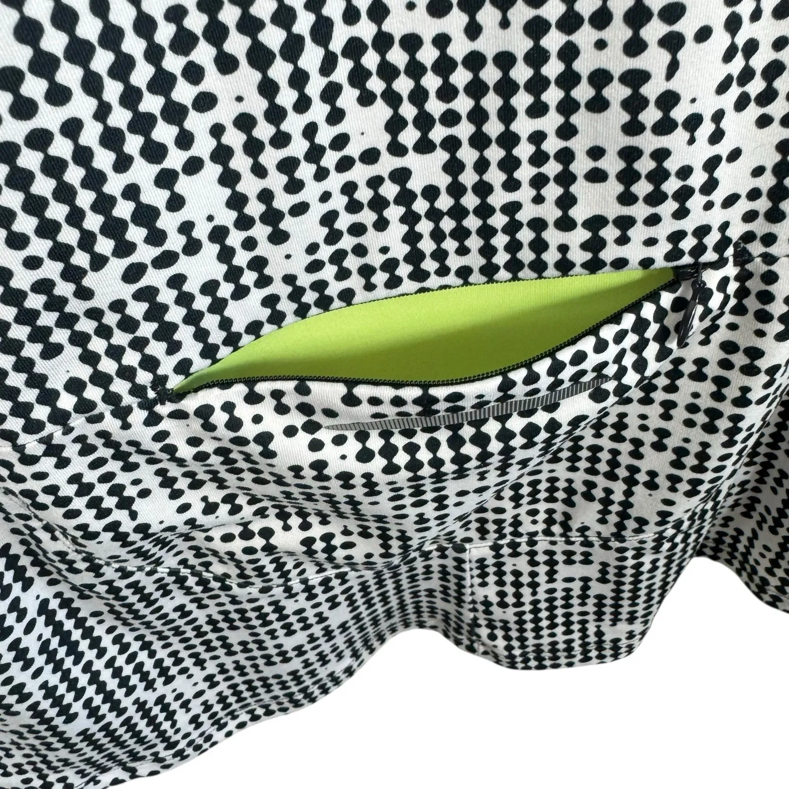 Under Armour Black White 1/2 Zip Mock Neck Stretchy Athletic Pullover Size M - Image 5