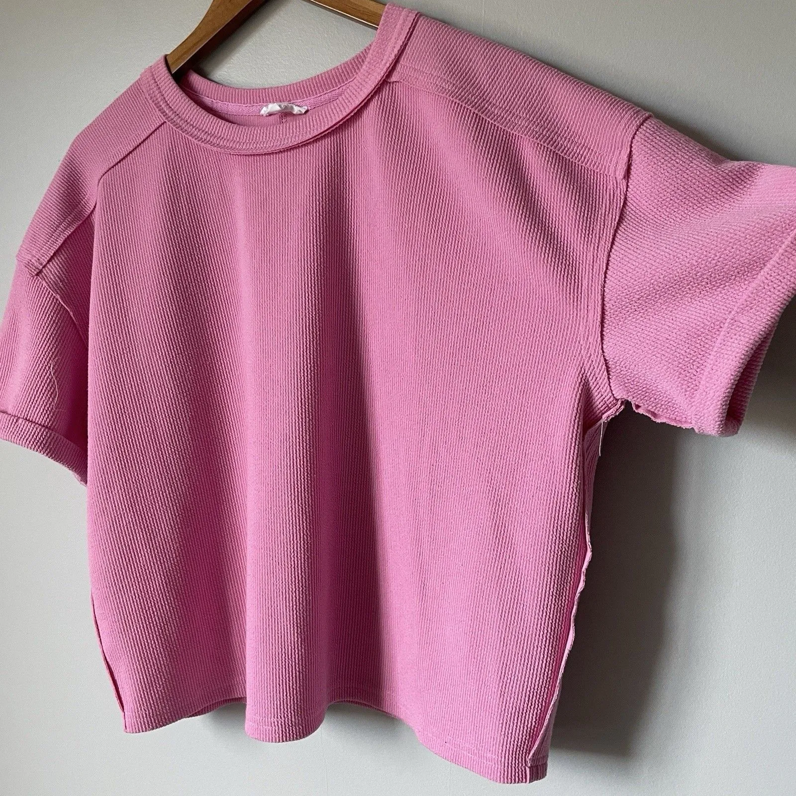 Blu Pepper Women's Pink Cropped Knit Top Ovesized Short Sleeve Size Medium - Image 4