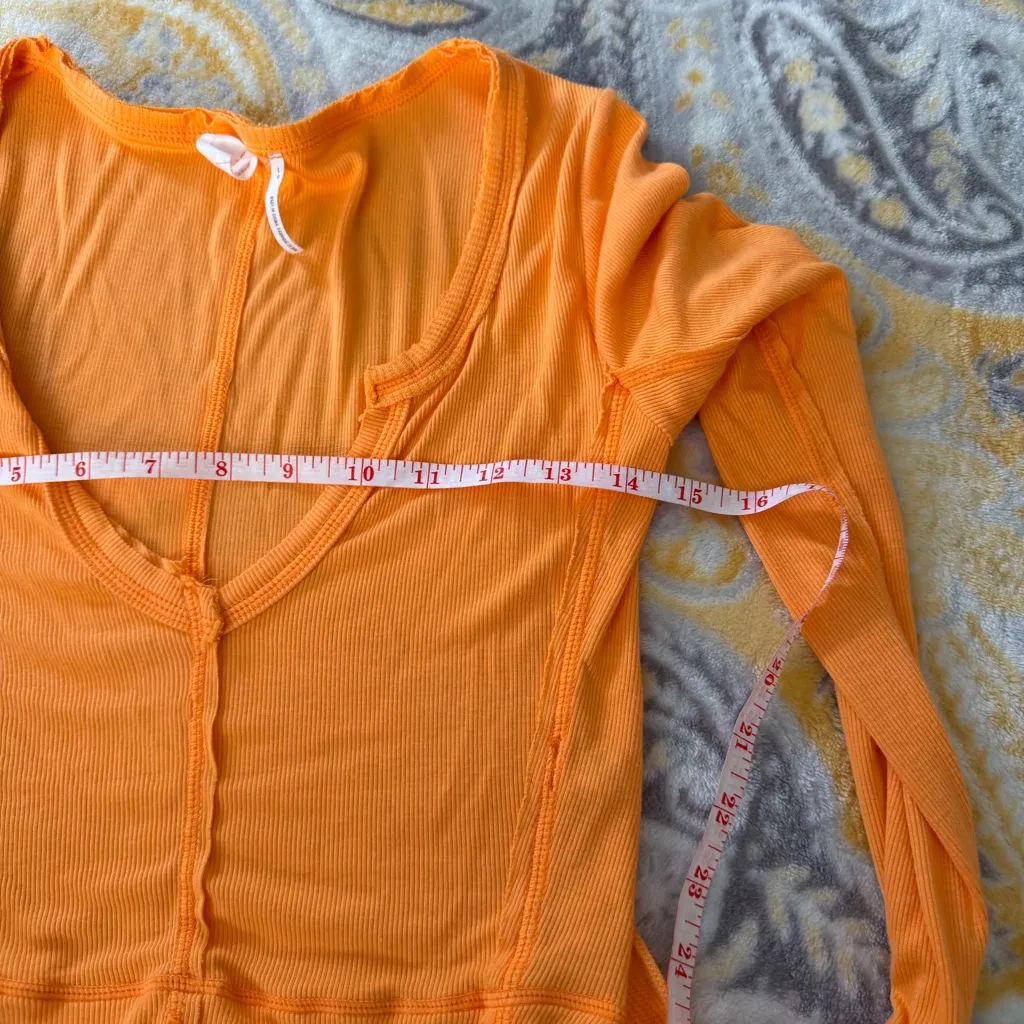 Out from under urban outfitters orange ribbed v neck cropped long sleeve size l - Image 3