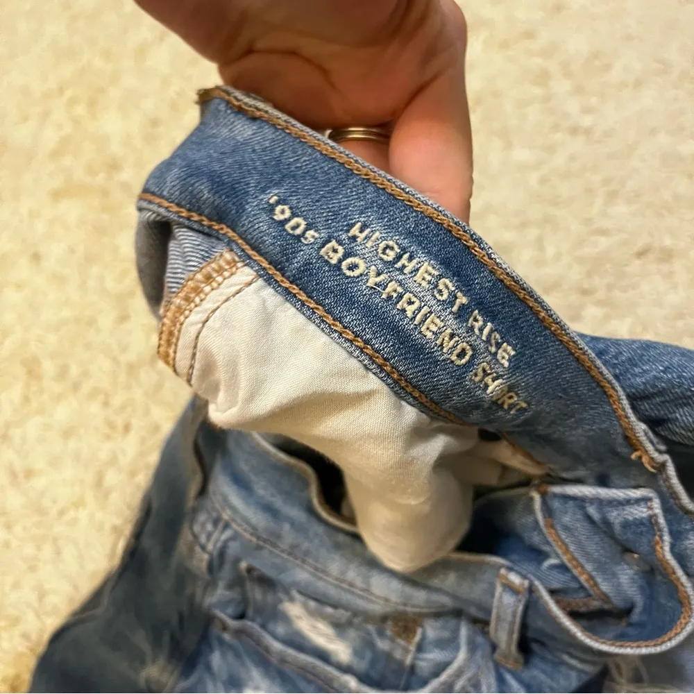 COPY - american eagle highest rise 90s boyfriend distressed jean shorts size 4 - Image 5