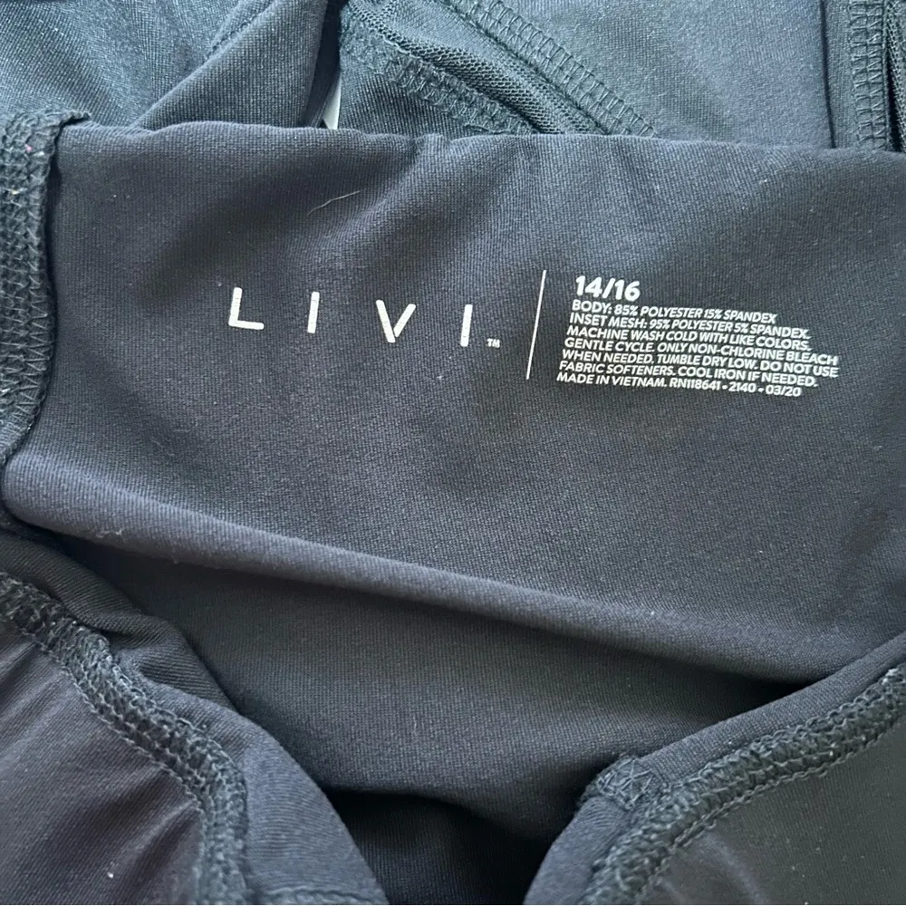 Black Capri Leggings - 14/16 - Image 2