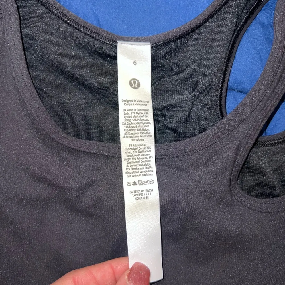 Lululemon Mastered Motion Cropped Tank
Black! NWT size 6 - Image 3