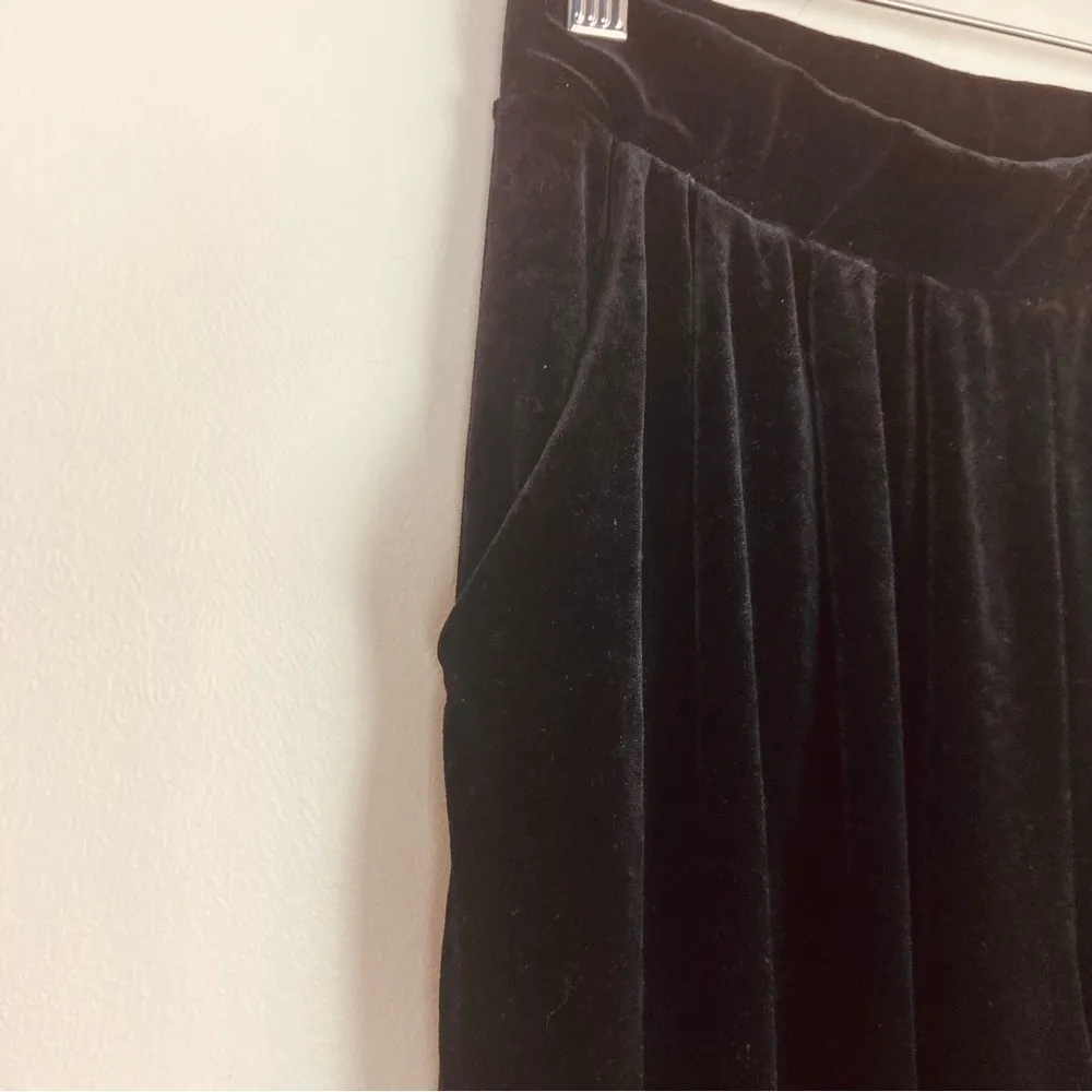 12th Tribe Barbados pants wide leg pleated black velvet pants. Size small. - Image 5