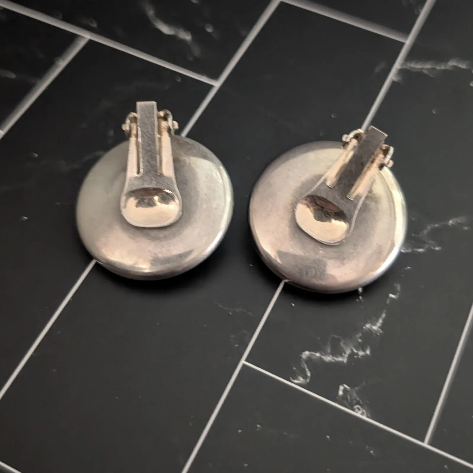 Vintage Clip On Earrings 1" Beach Theme Beach Shell Orange Large - Image 4