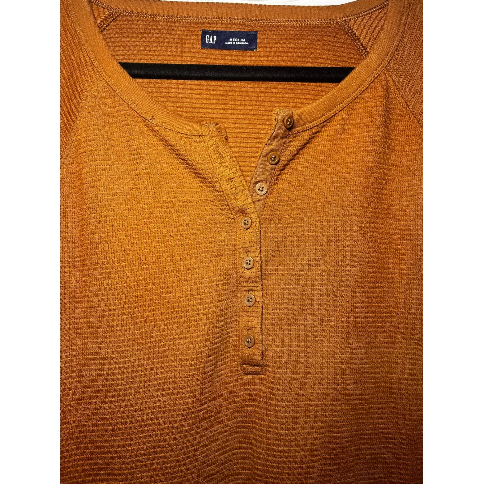 GAP Women Chocolate Brown Waffle Knit Long Sleeve Henley Shirt Size Medium - Image 4