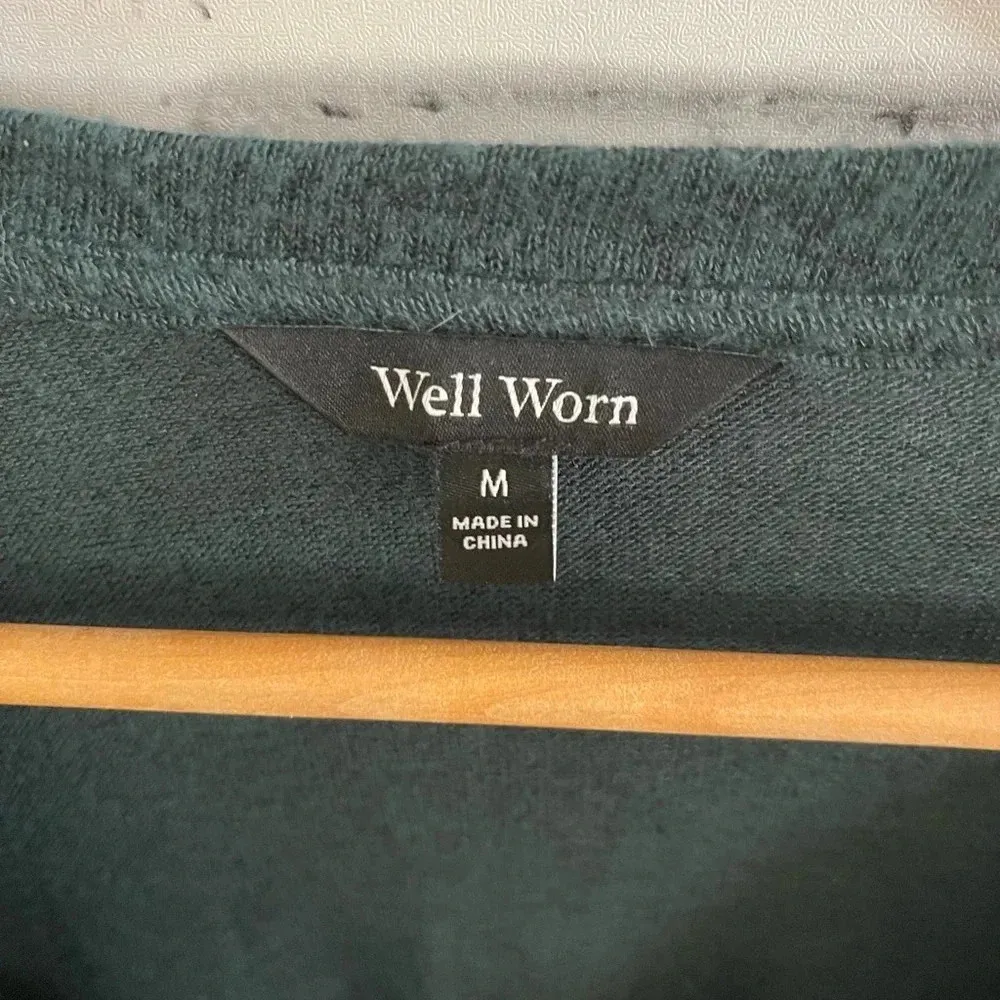 Women’s Well Worn super soft green v-neck sweater Medium - Image 3