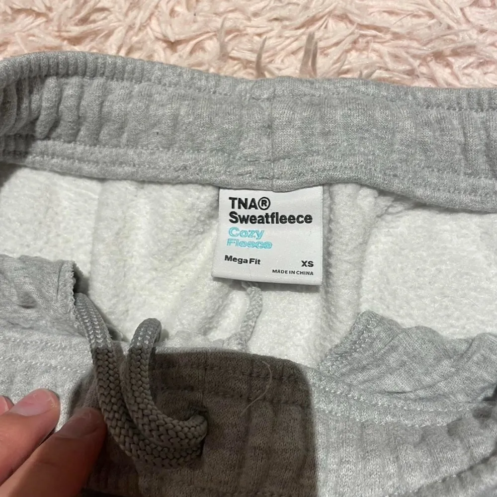 Aritzia TNA cozy fleece mega sweatpants (cuffed) - Image 4