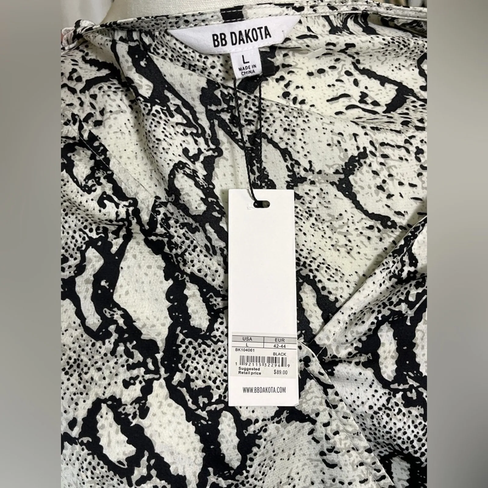 BB Dakota Snakeskin Print Bodysuit Black Cream Long Sleeve NWT Size L - Image 2