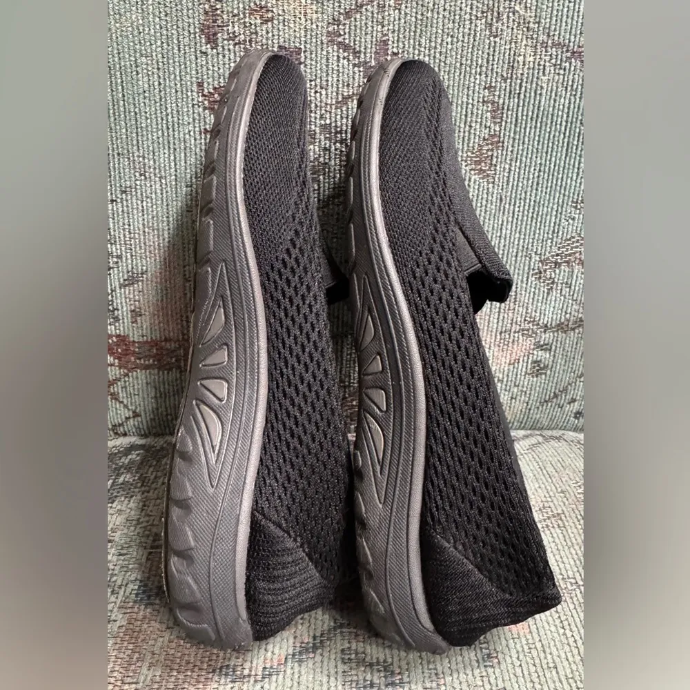 Women’s 7.5 Skechers Black Flats Slip-On Comfort Loafers - Image 4