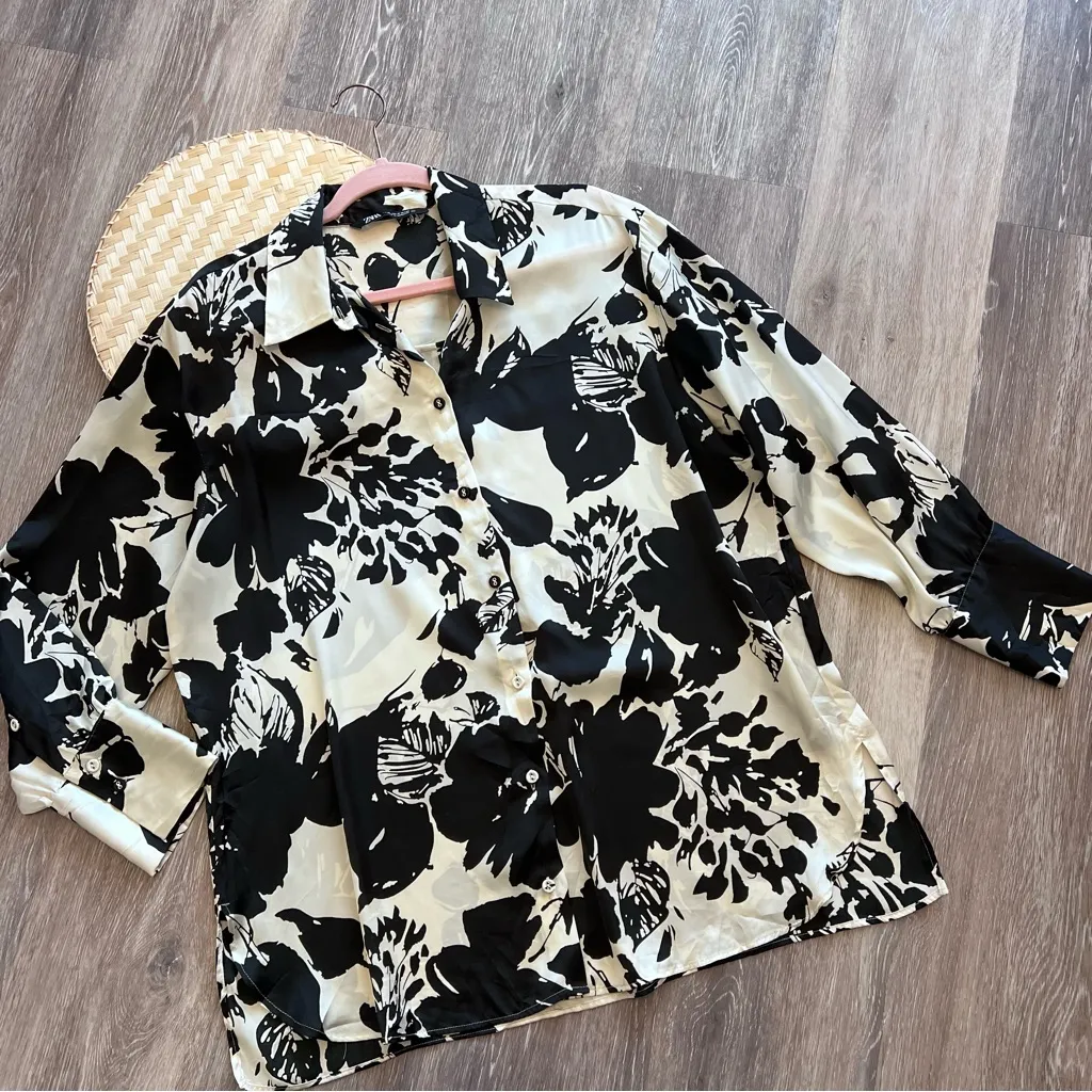 Zara satin oversized button down black & white summer floral‎ - Image 2