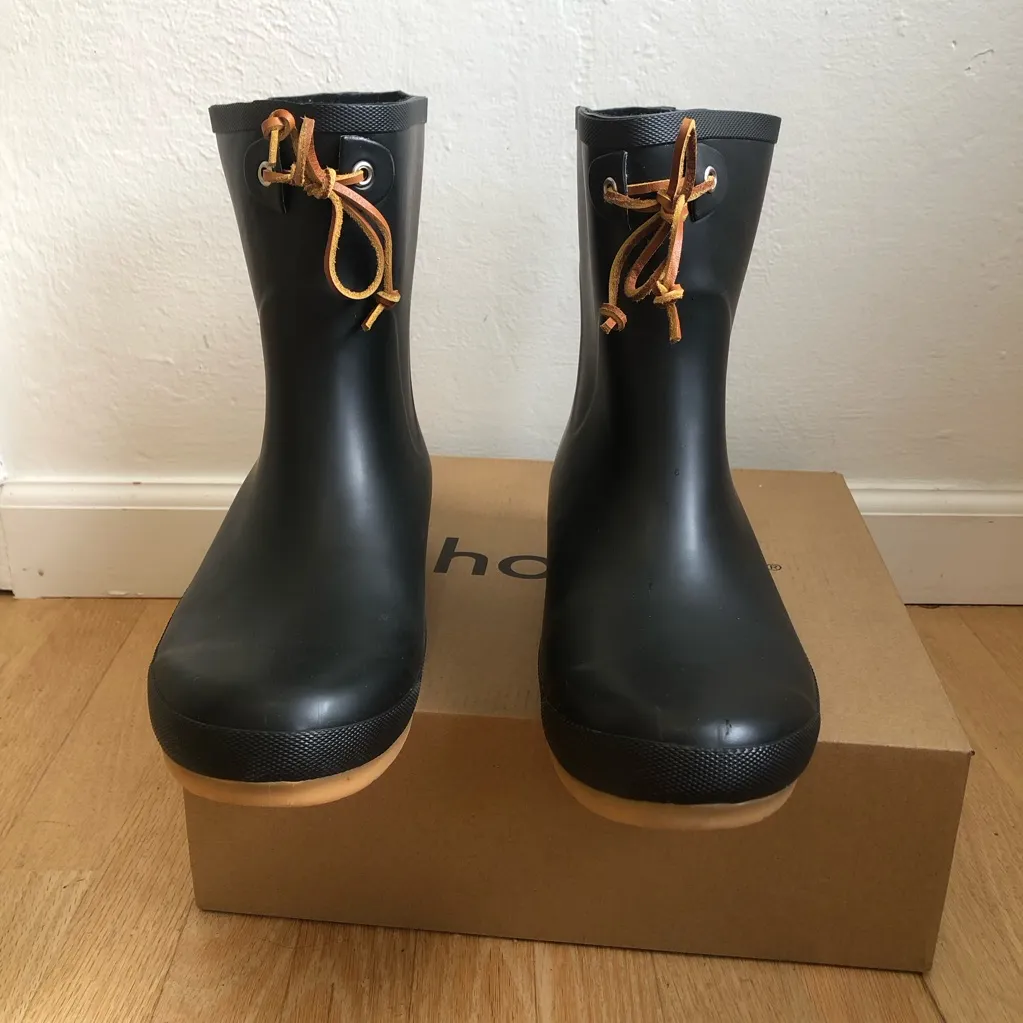 Chooka Black and Tan Rain Boots - Image 2
