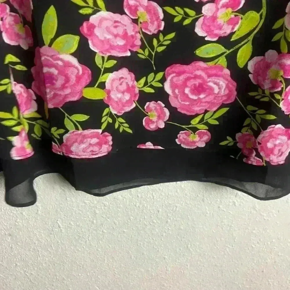 Laurie Felt Size 1X Floral Printed Woven Blouse Pleated Sleeves Pink Black Flowy - Image 5