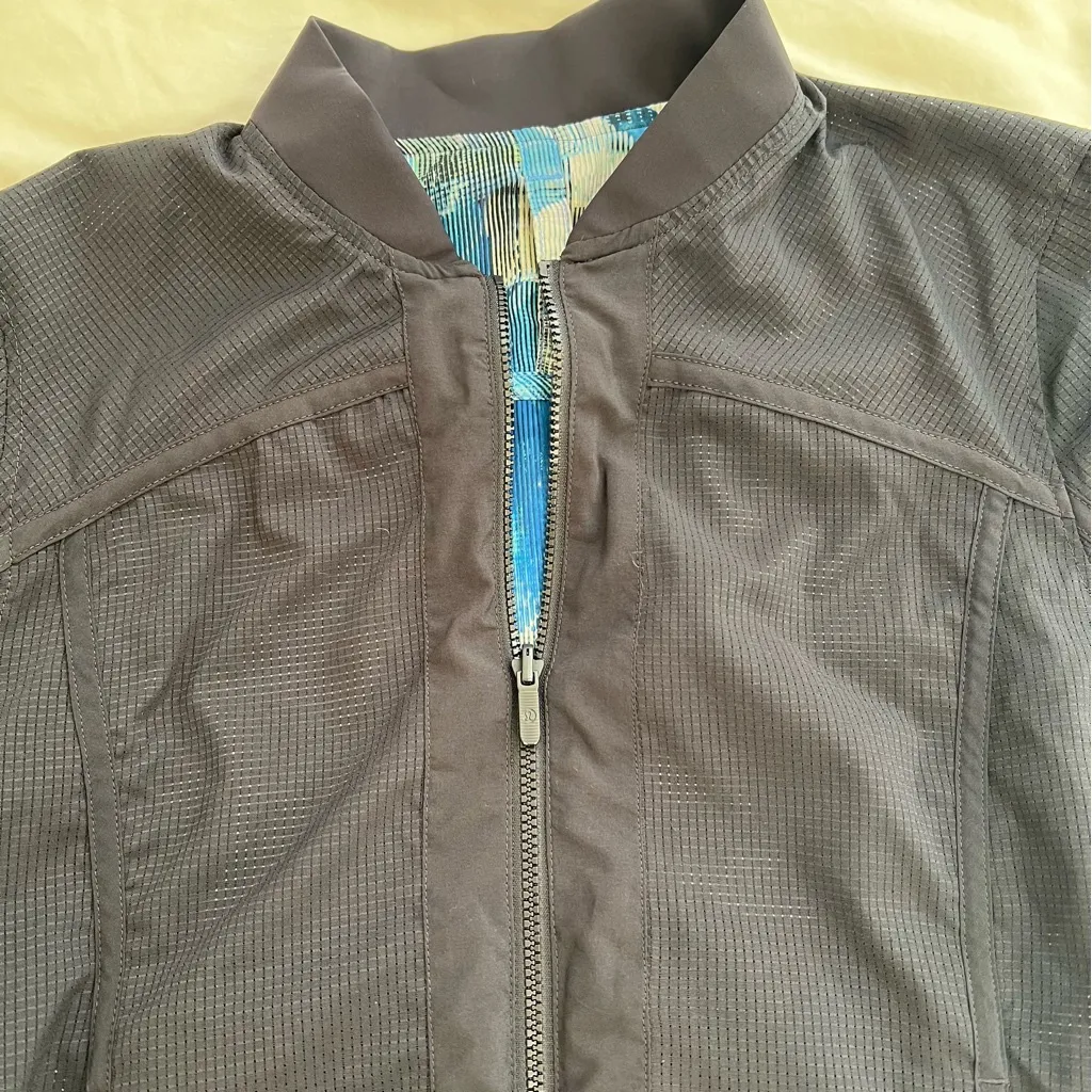 Lululemon Women's Reversible Bomber Jacket Size Small - Image 7