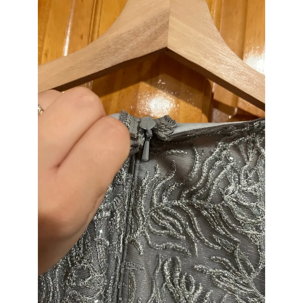 Tadashi Shoji Beaded Top Grey Ruched Feminine Maxi Evening Romantic Gown Size 6 - Image 4