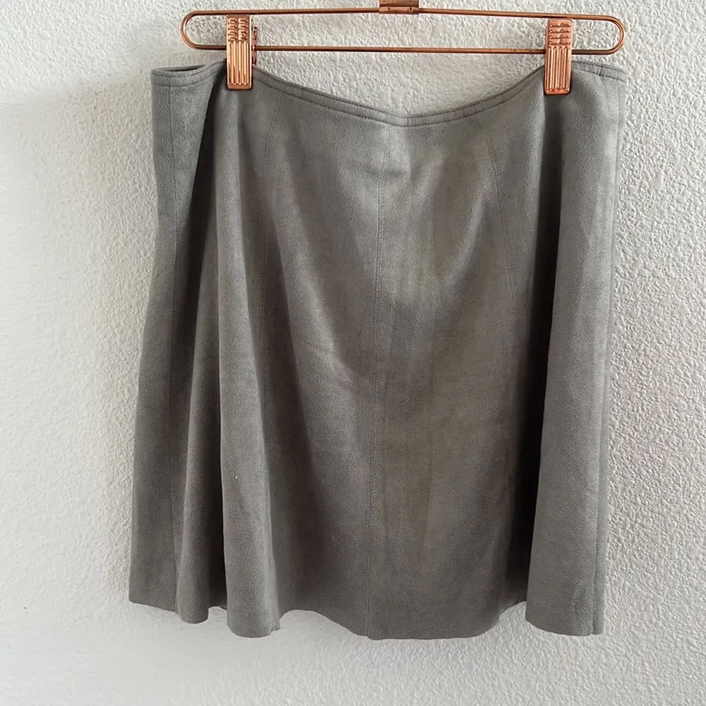 Walter Baker W118 by  Gray Suede-Like Front Button Mini Skirt Lined Small - Image 2