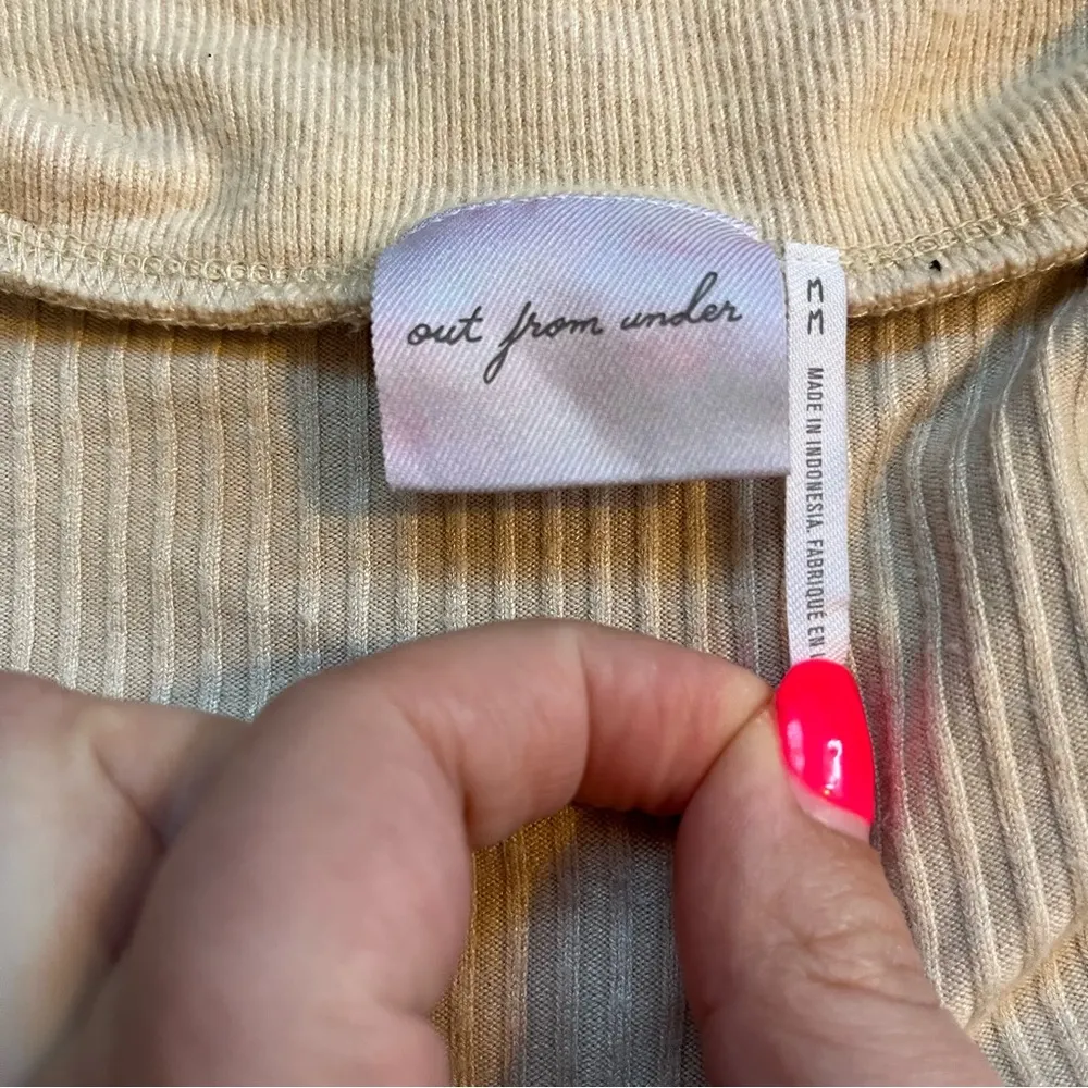 Out From Under beige collared ribbed v-neck button down top size medium - Image 3