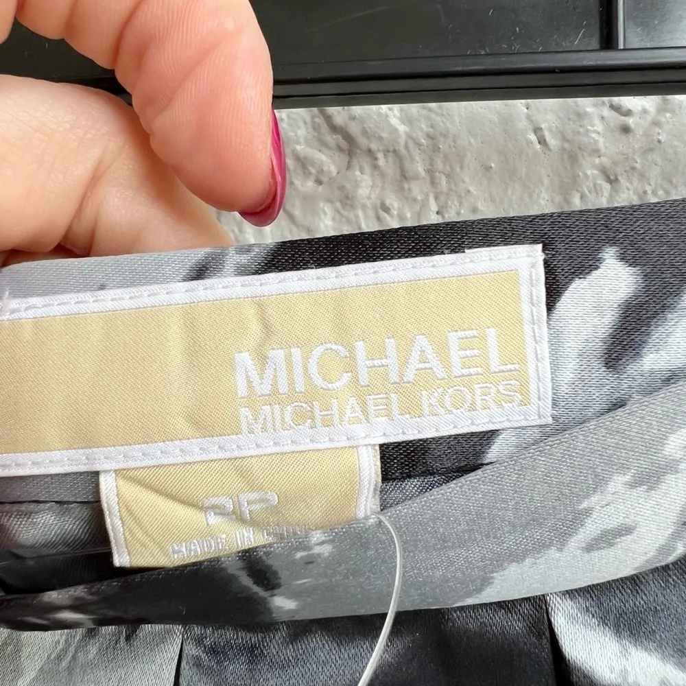 Michael Kors full mini skirt gray black 2 Petite - Image 3