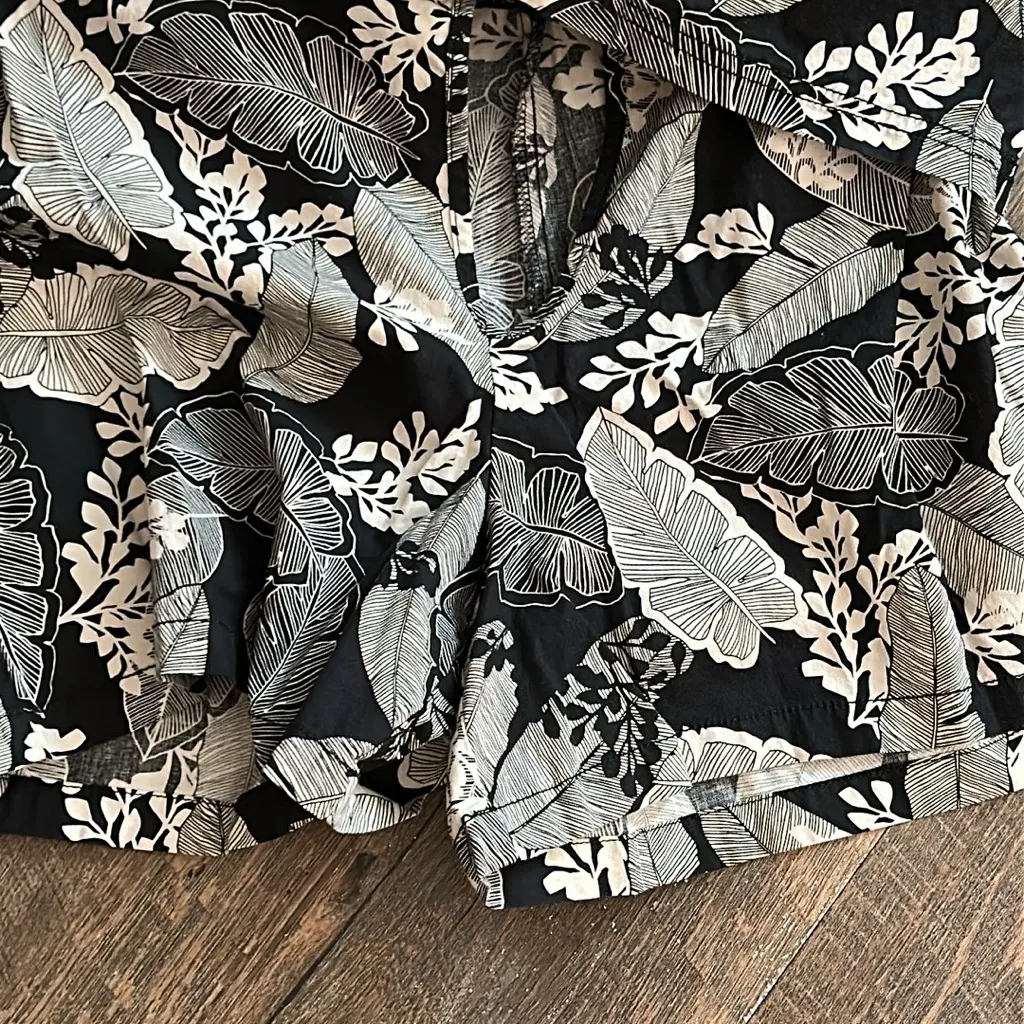 Croft‎ & Barrow black and white leaf print classic fit skort size 10 stretch - Image 5