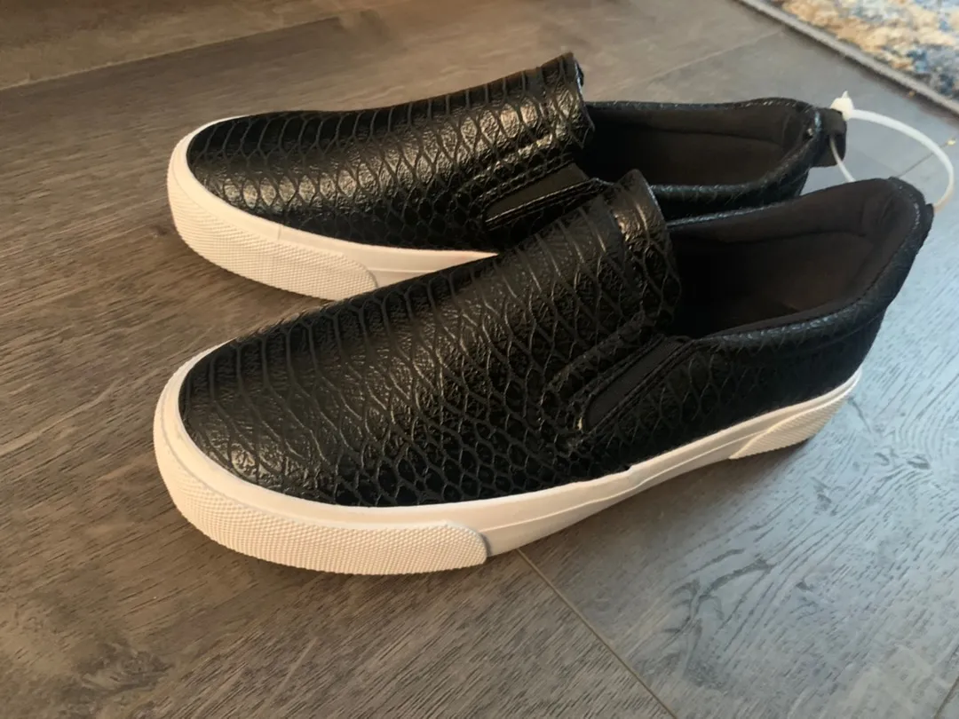Black Slip On Sneakers Size 8 - Image 2