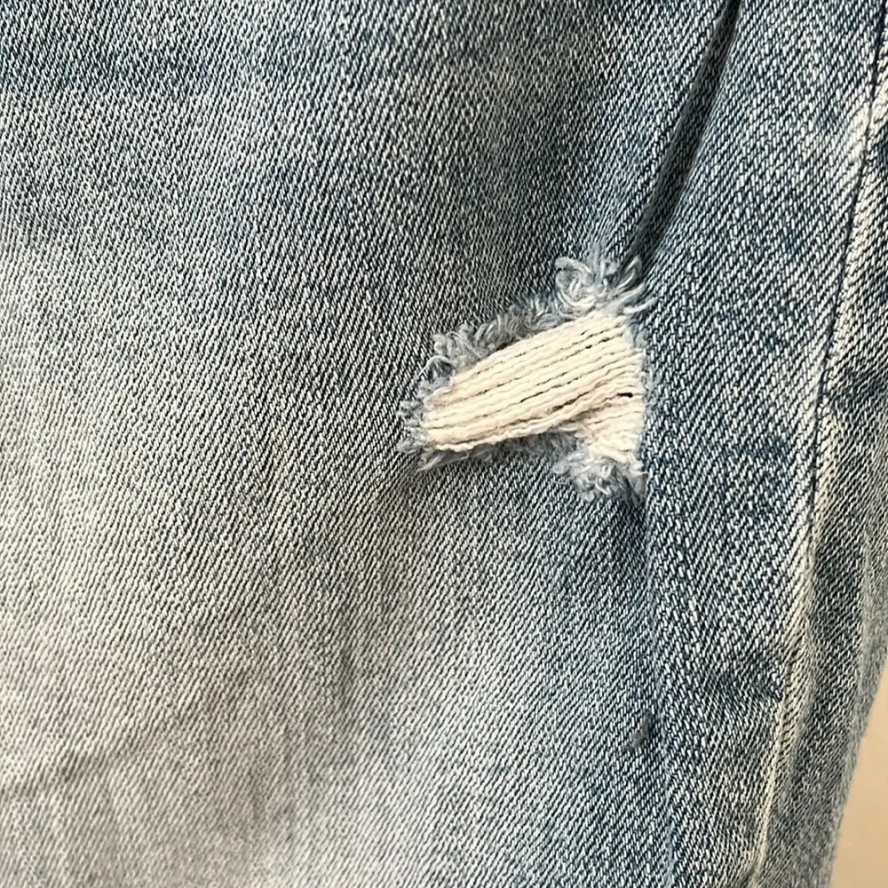 American Eagle TOMGIRL denim in size 8 with holes - Image 4