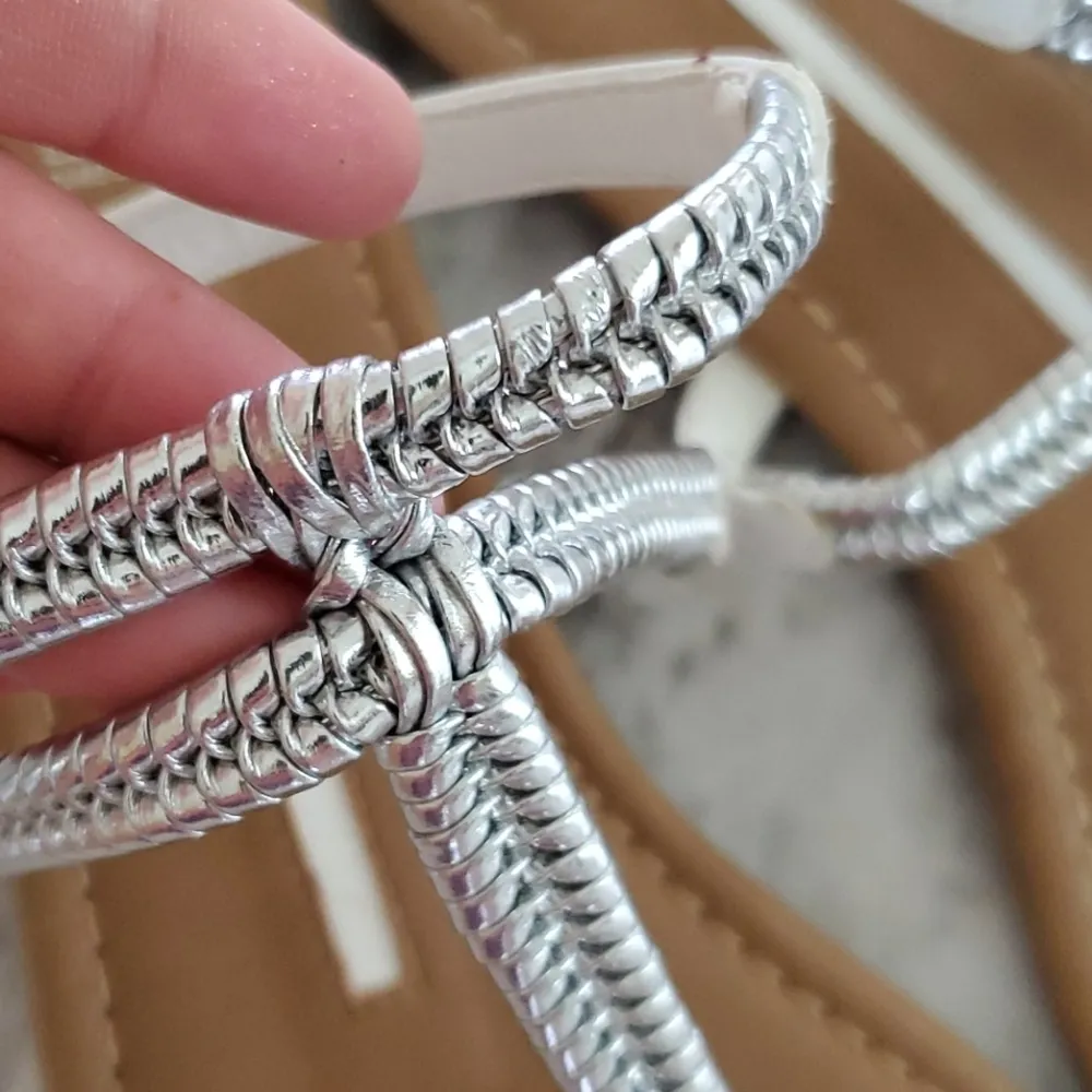 new directions split toe sandals size 10 - Image 2