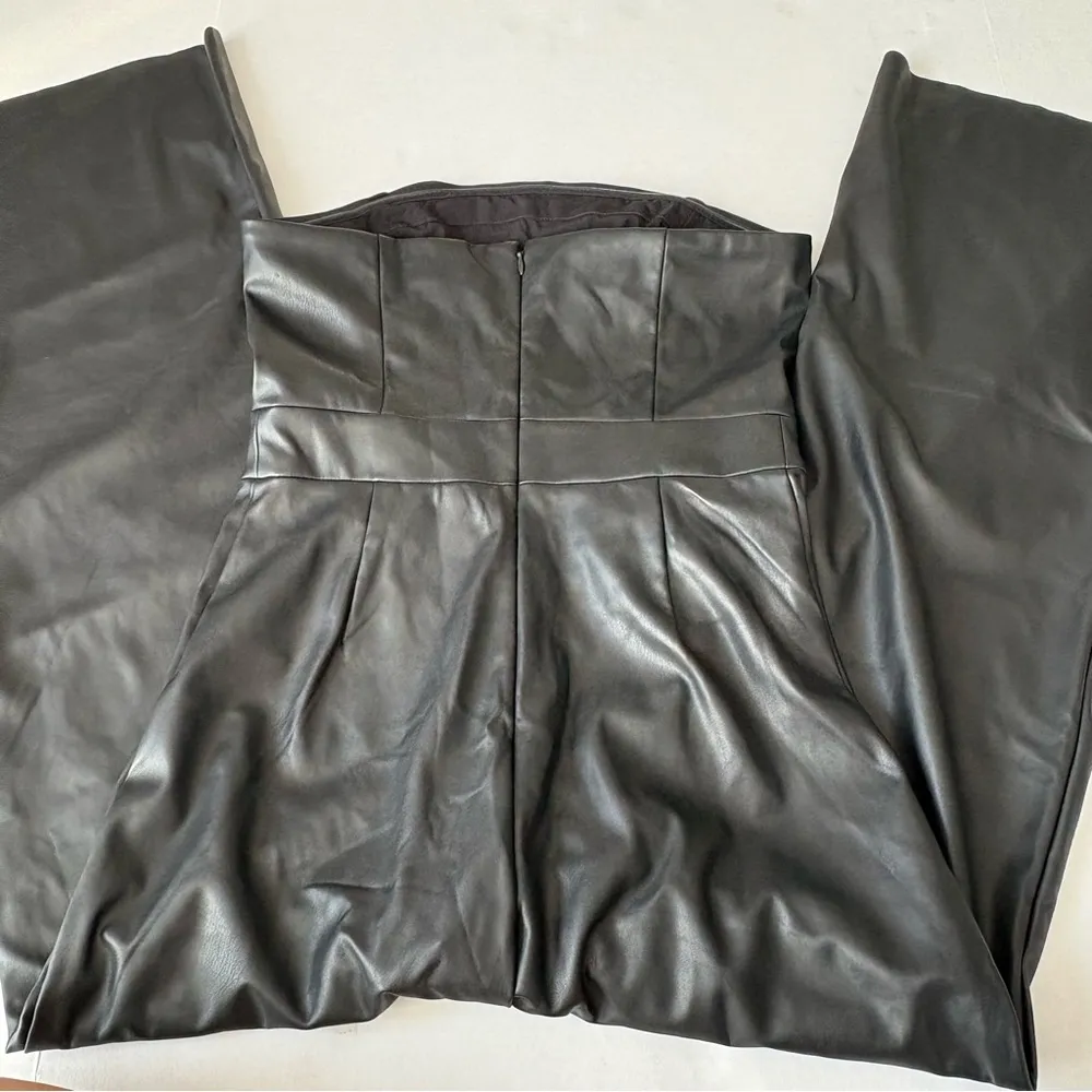 NWT BANANA REBUPLIC Vegan Leather wide leg Jumpsuit Size 4 Black strapless - Image 6