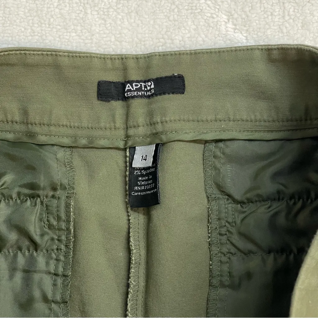 Apt 9 Olive Green Women's Modern Chino Shorts Old Money Size 14 Flat Front - Image 3