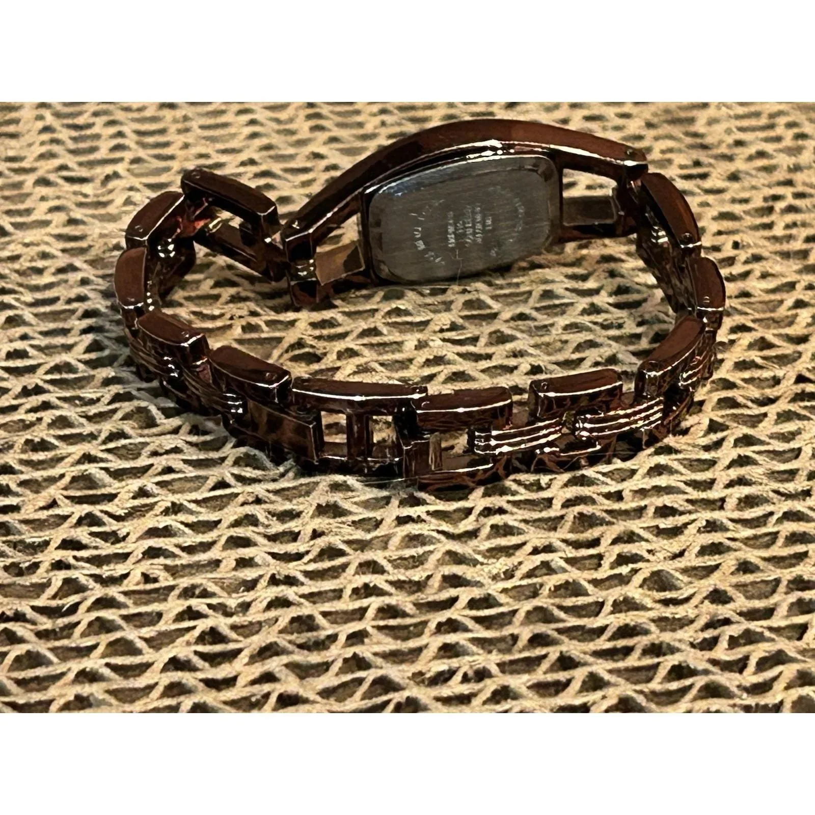 Source Unknown Women's Fashion Watch Metallic Brown Working New Battery - Image 6