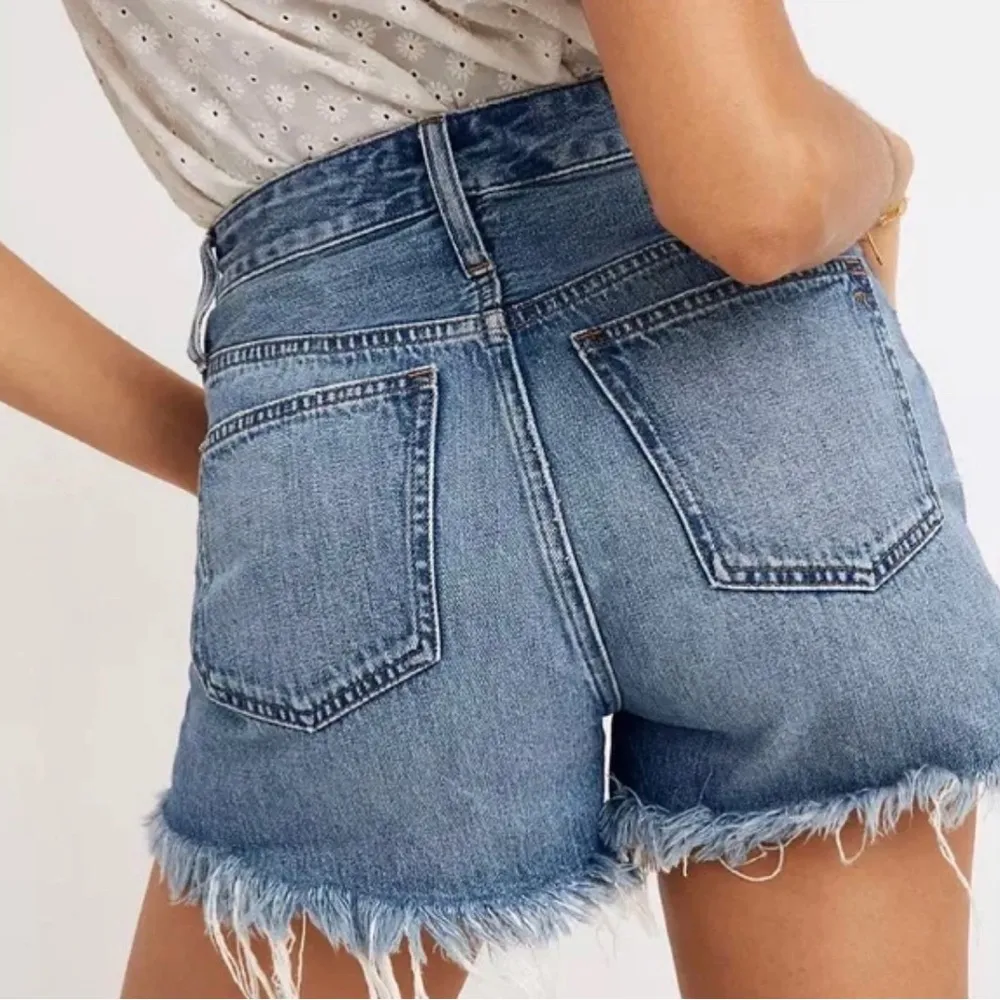 Madewell Perfect Jean Shorts Raw Hem Medium Wash Size 32 - Image 3