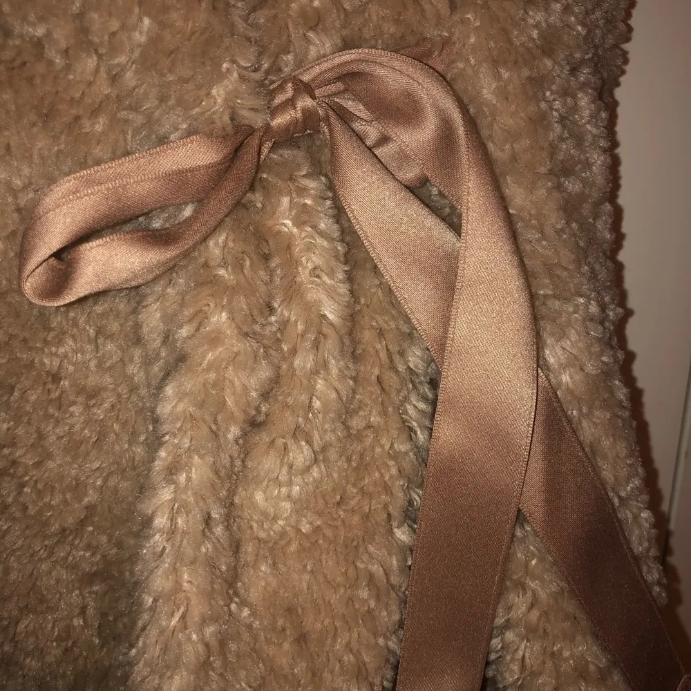 Madison 88 Faux Fur Fluffy Vest with ribbon tie Pockets Fuzzy Cozy Tan Size undefined - Image 4