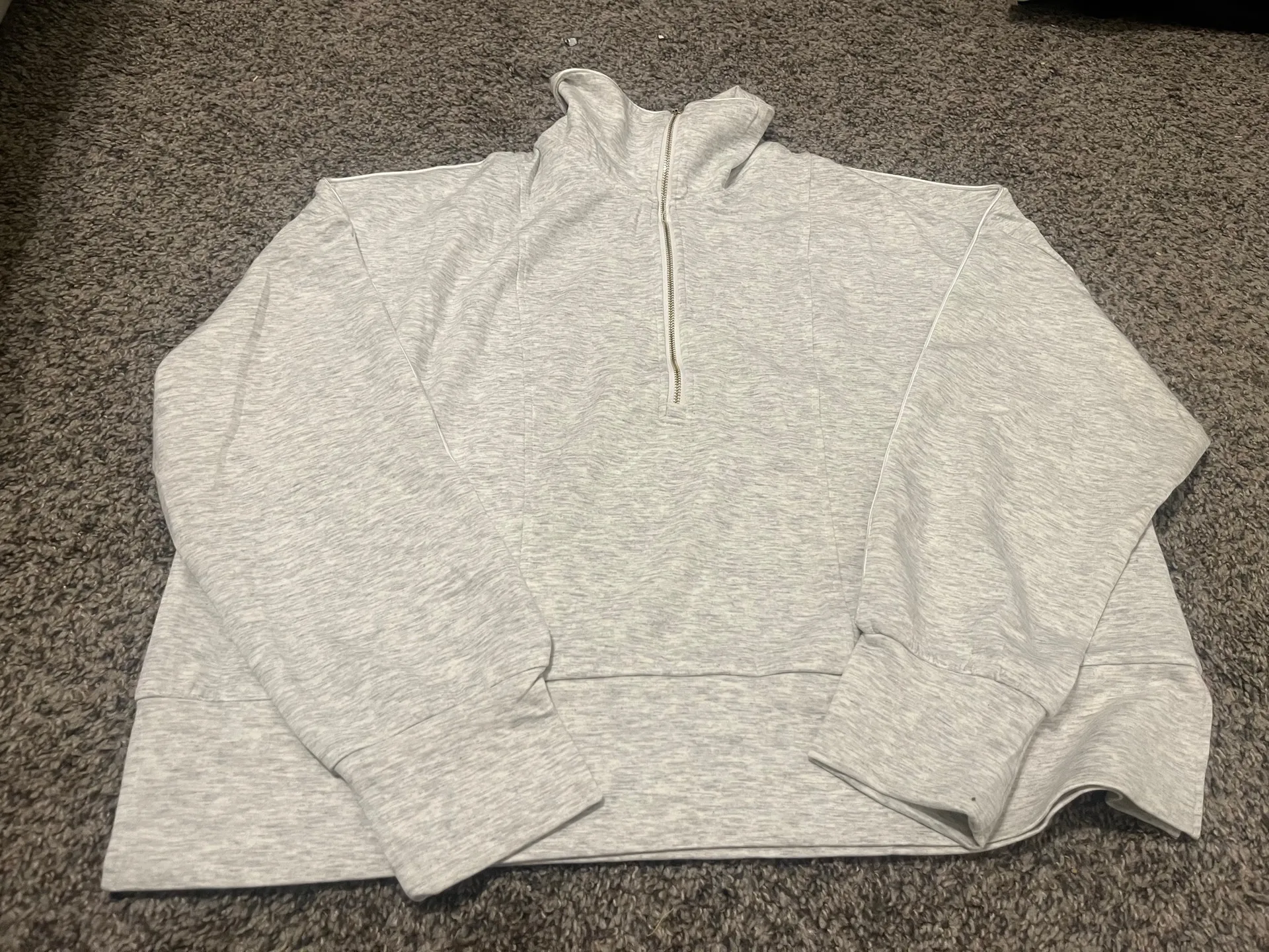 Stay stylish and comfortable with this chic gray pullover top. Perfect for any casual outing. - Image 7