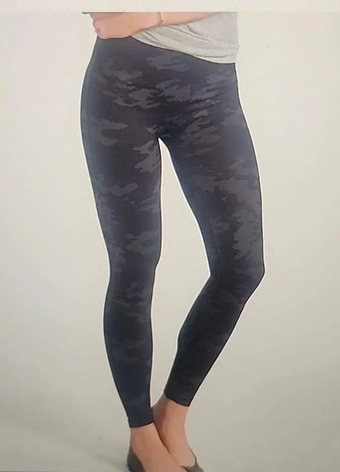 SPANX SEAMLESS CAMO LEGGINGS SIZE S - Image 3