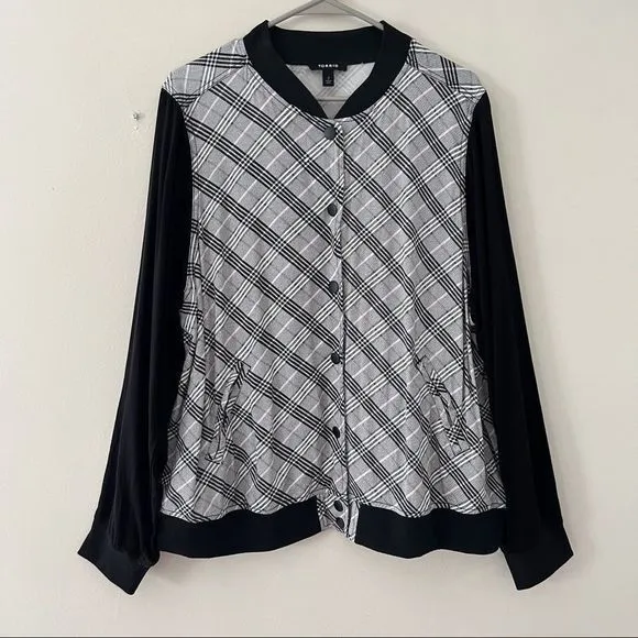 Torrid Black White & Pink Plaid Twill‎ Bomber Jacket - Image 5