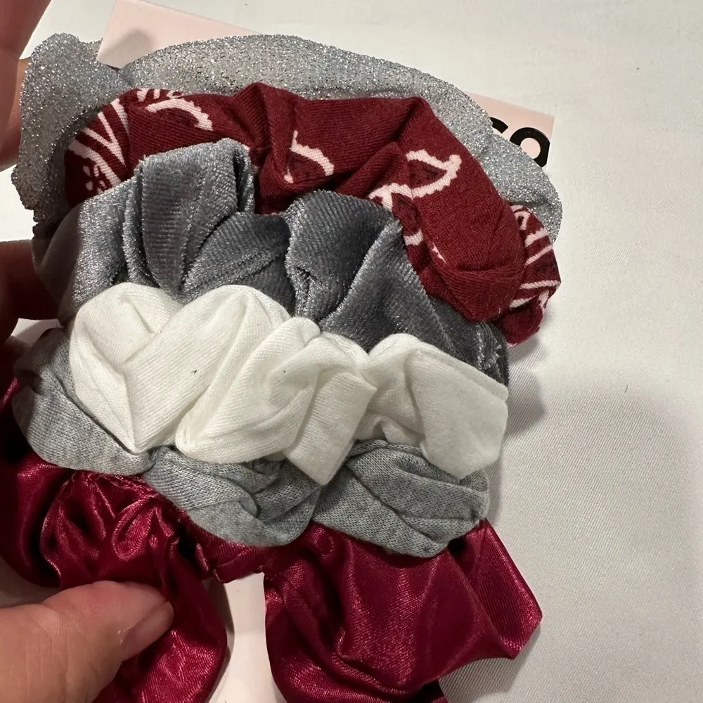 SO ® Burgundy & Gray Scrunchie Set - Image 4