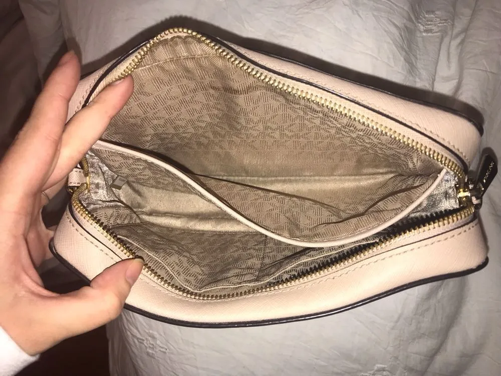 Michael Kors Light Pink Crossbody Purse - Image 5