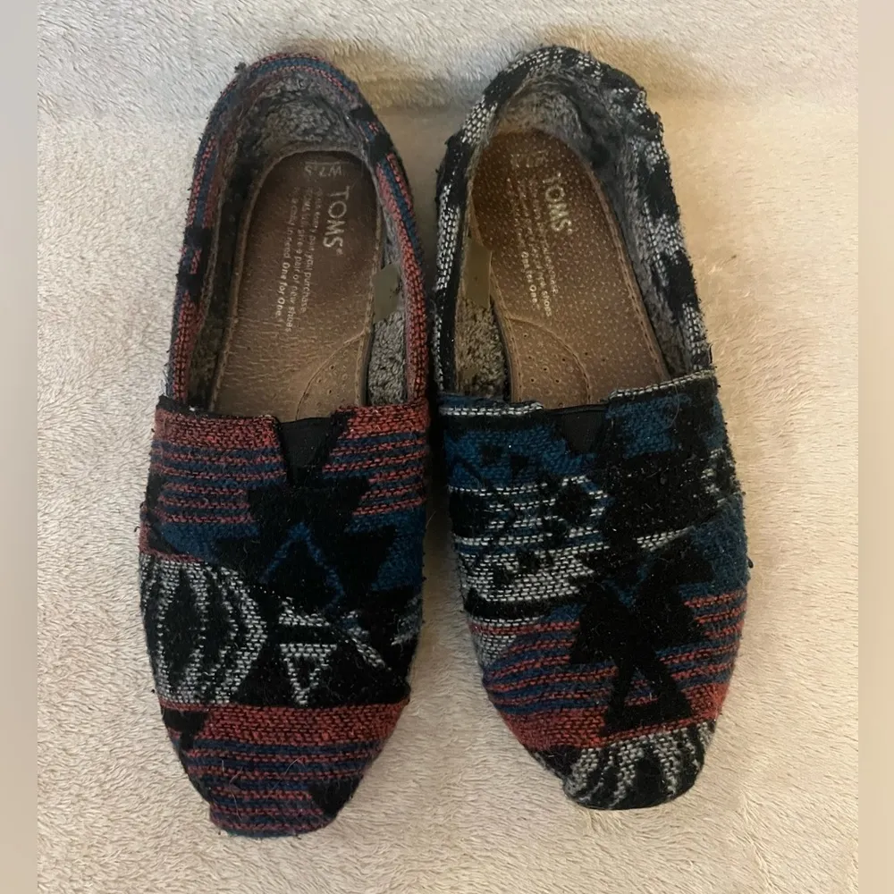 Tom’s Tribal Print Faux Fur Lined Shoe - Image 4