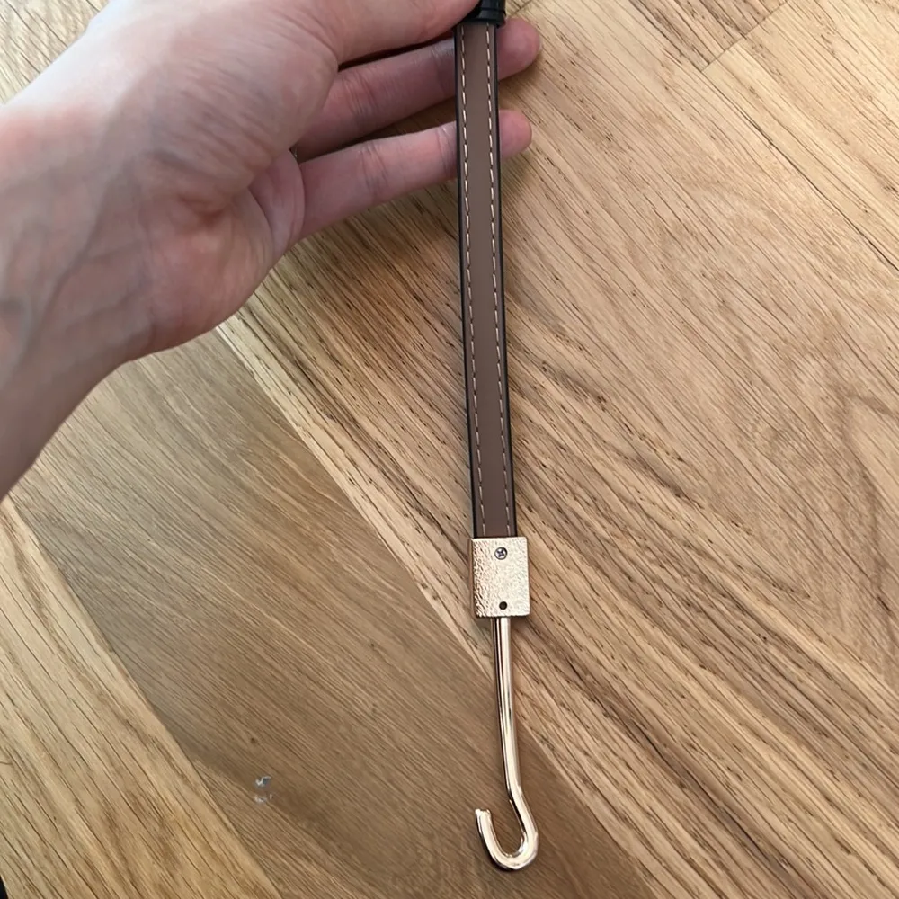 Gold patent leather black adjustable belt - Image 5