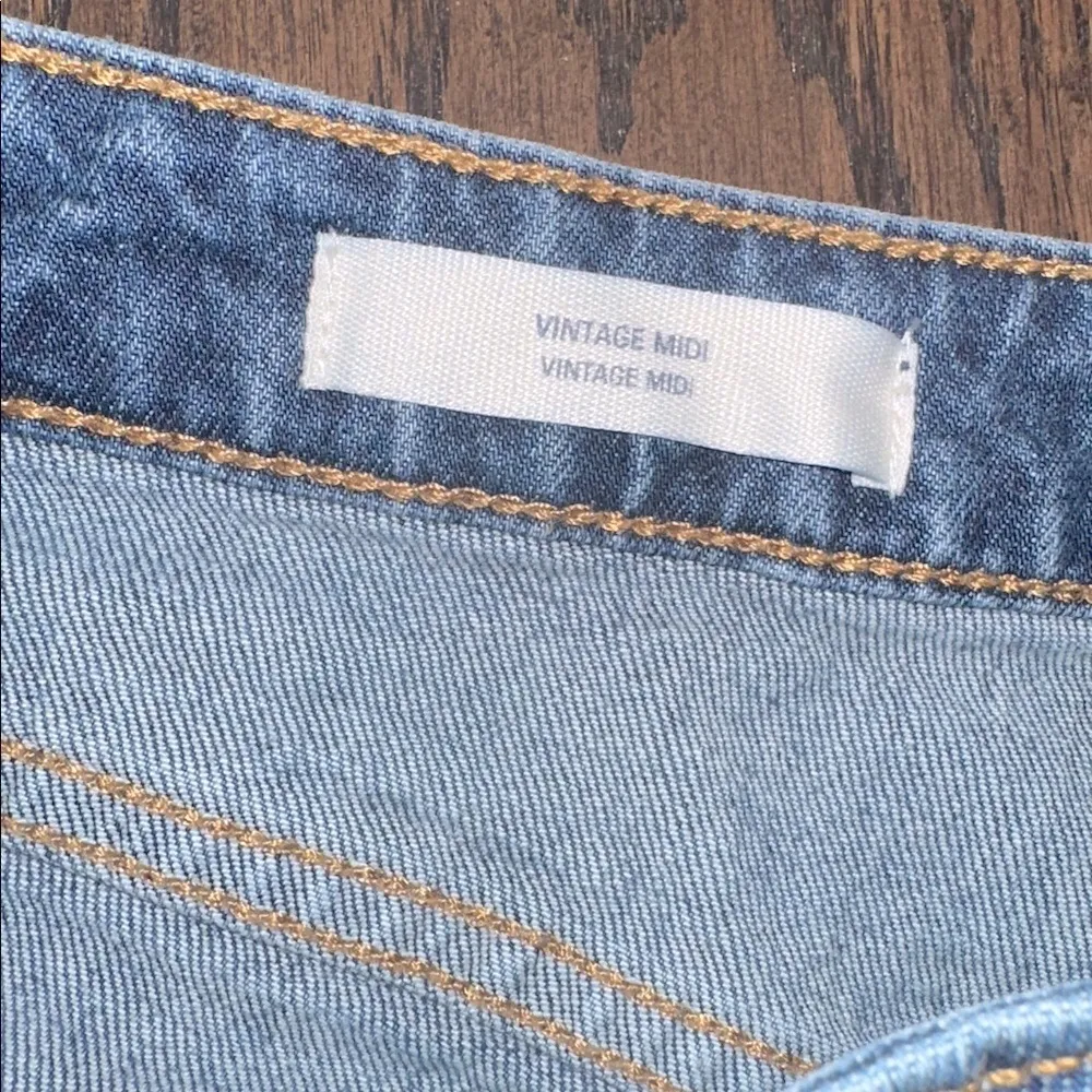 Universal Thread Jean vintage MOM Shorts size 10/30 - Image 4