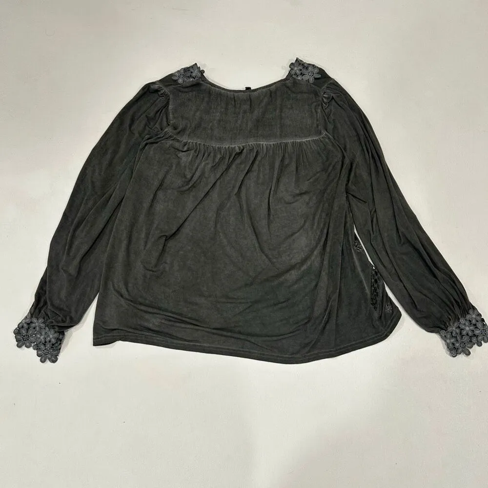 POL Gray Floral Lace Boho Blouse Size Small Long Sleeve Crochet Detail Top - Image 2