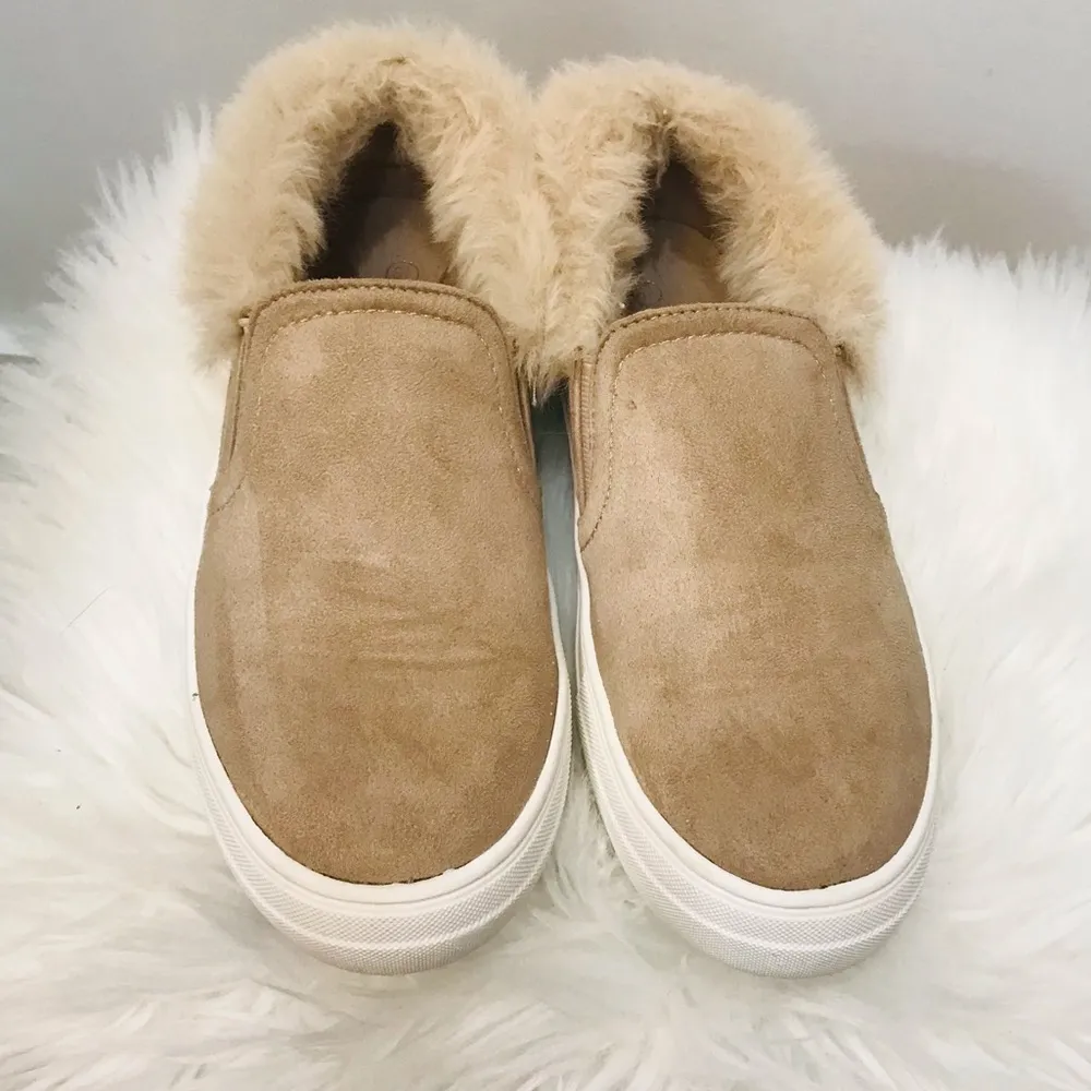 Boutique fur lined slip on sneaker sz 6.5 - Image 95