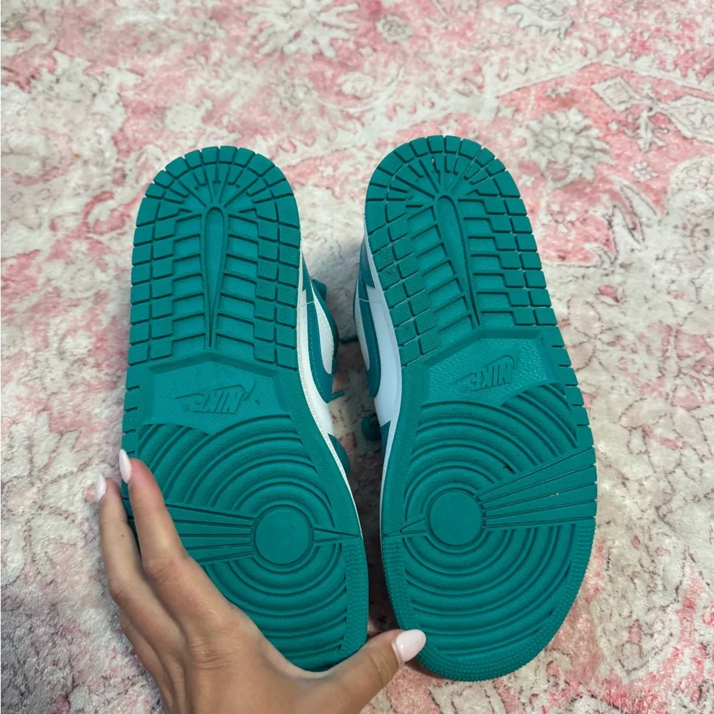 Nike Teal and White Jordans - Image 3
