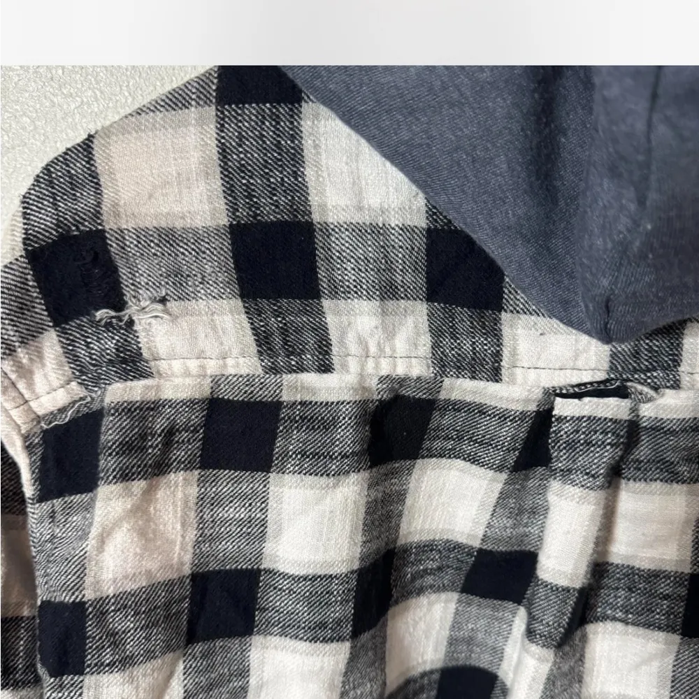 American Eagle AE Cozy Cabin Cropped Distressed Flannel Oversized Button Up | XS - Image 4