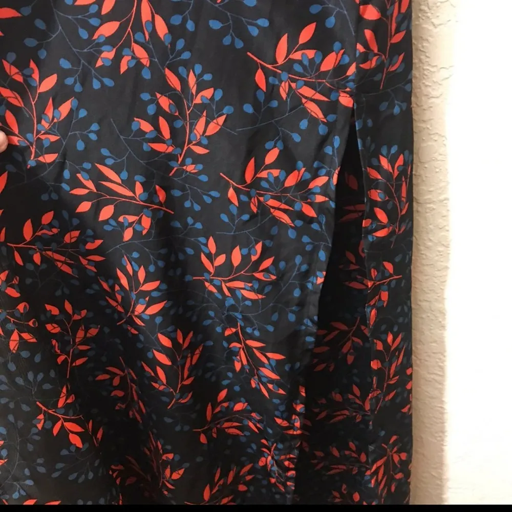 LulaRoe Floral Sleeveless joy vest - Black and Red SZ:XS - Image 3