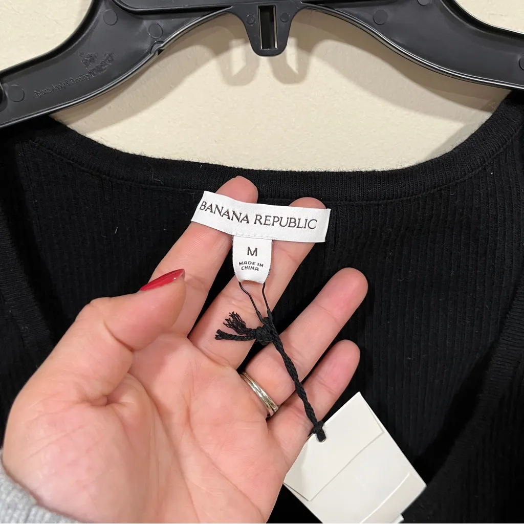 NWT Banana Republic Seamless Tank knitted muscle shirt black size M - Image 3