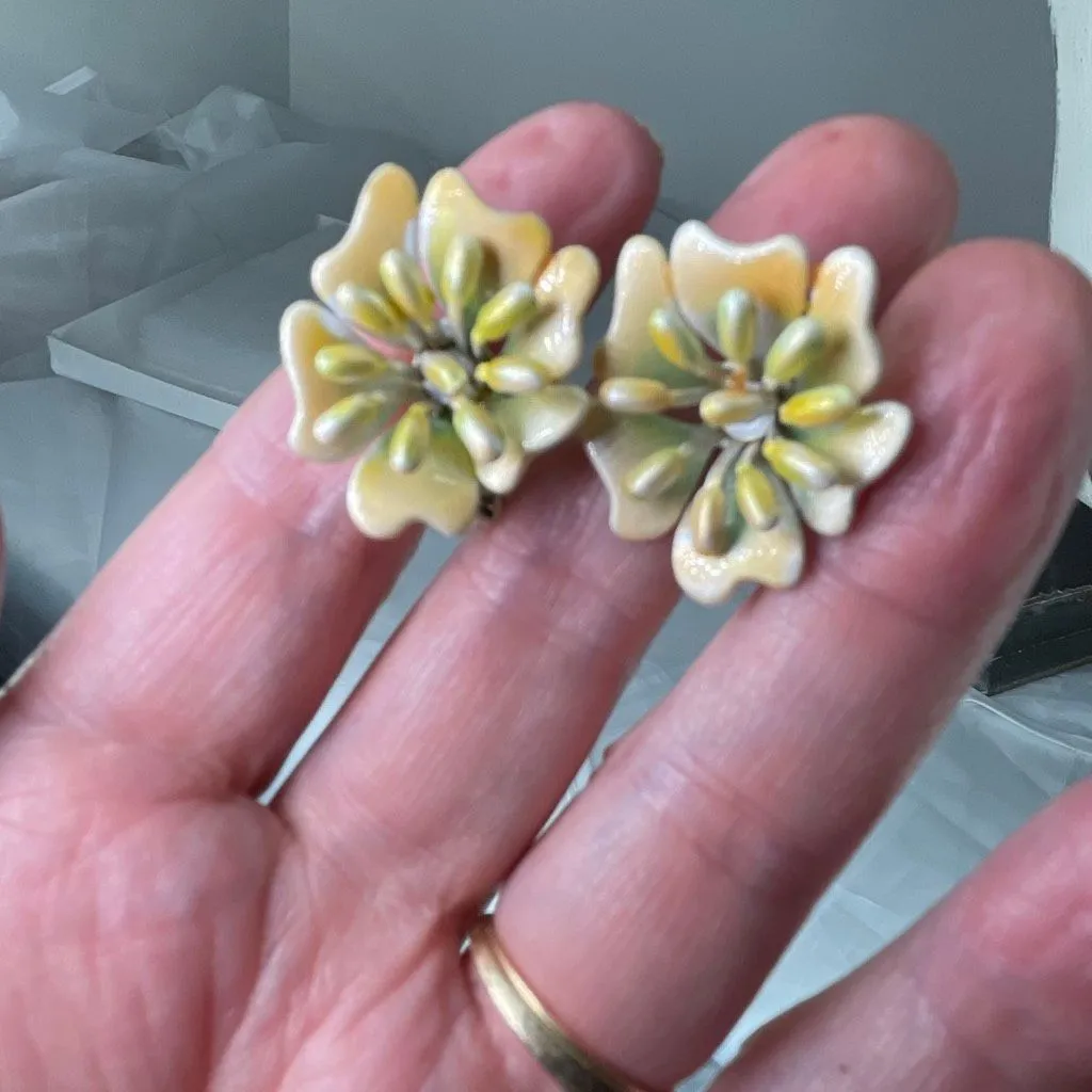 Vintage 1970’s floral enamel clip earrings. Yellow - Image 2
