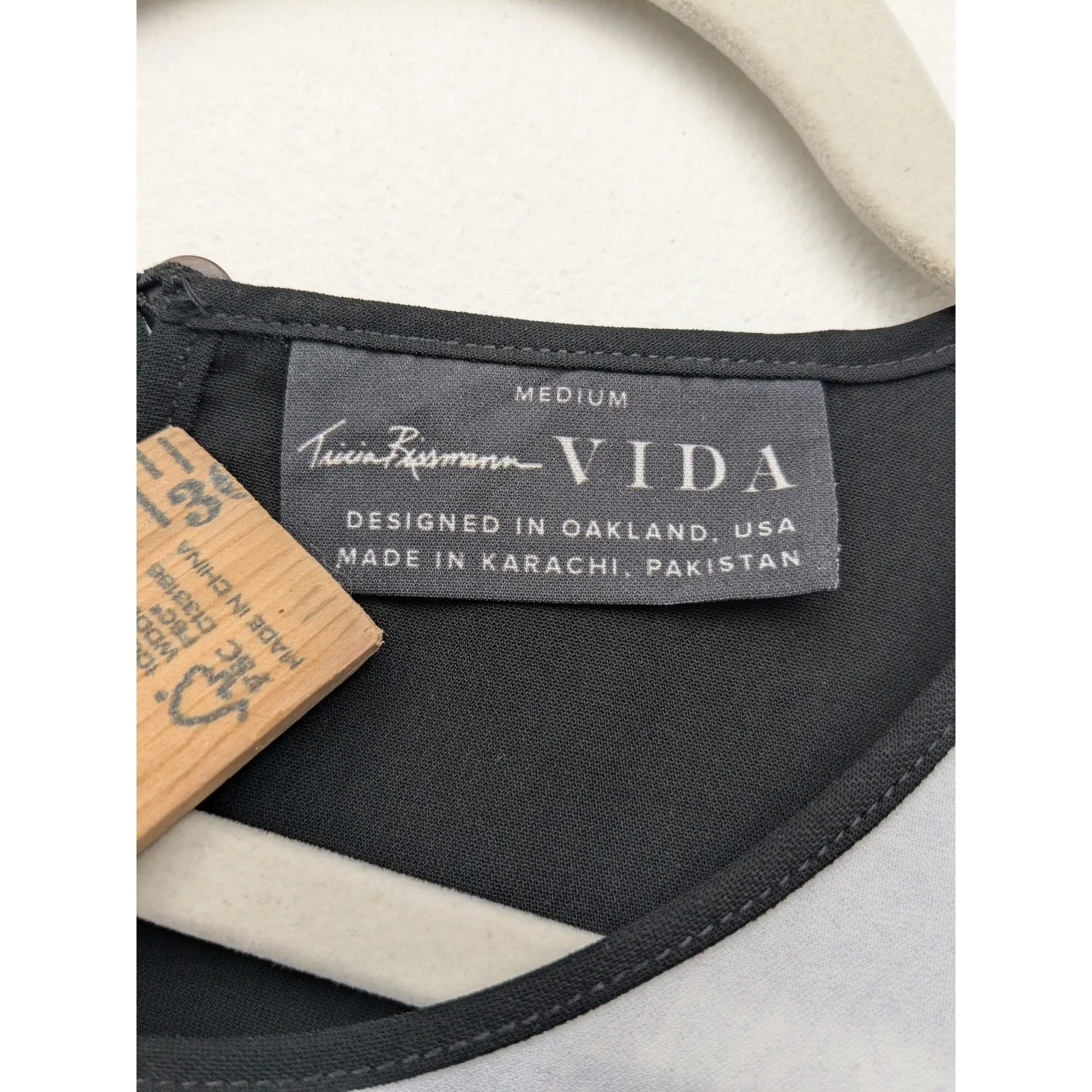 Tricia Rissman Women's Tee VIDA Short Sleeve Modern NAVY WHITE Size Medium - Image 3