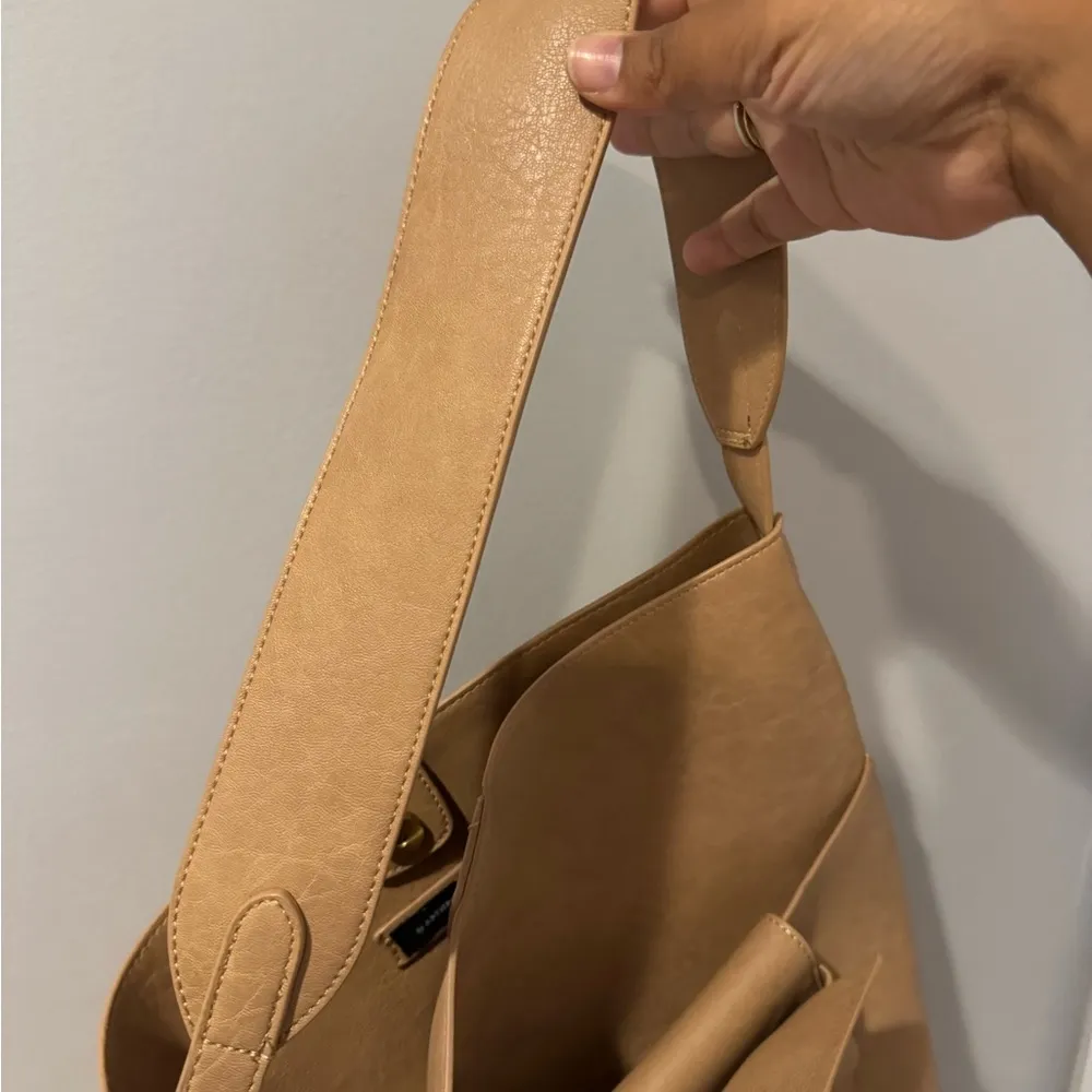 NWOT Anthropologie Miranda Convertible Faux Leather Shoulder Tote + Clutch 13x14 - Image 3