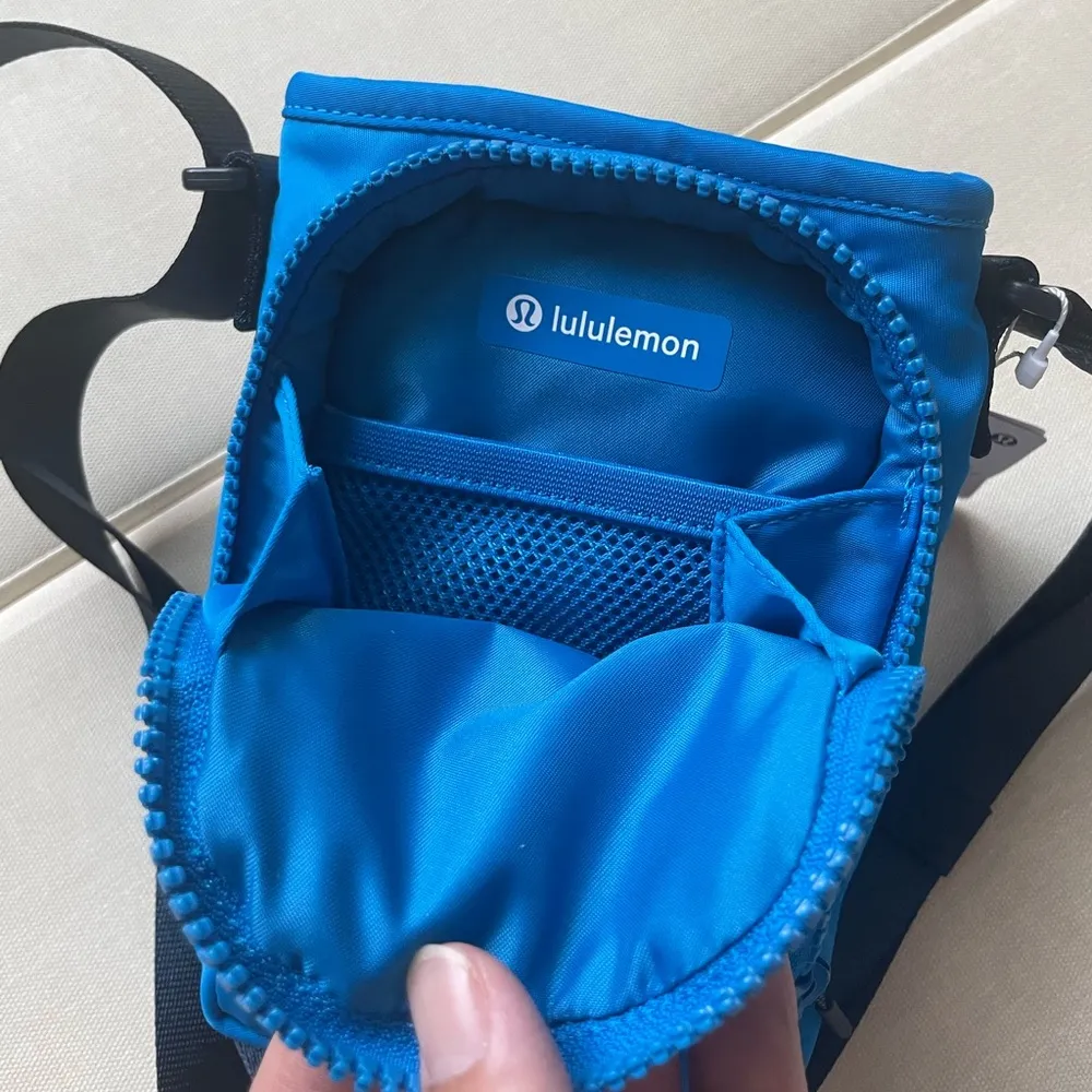 Water Bottle Crossbody Bag with Front Pocket 2L - Poolside/Tru… - Image 12