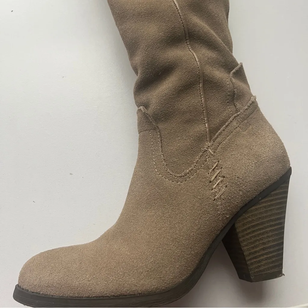 Stylish Tan Knee-High Women's Boots - Image 5