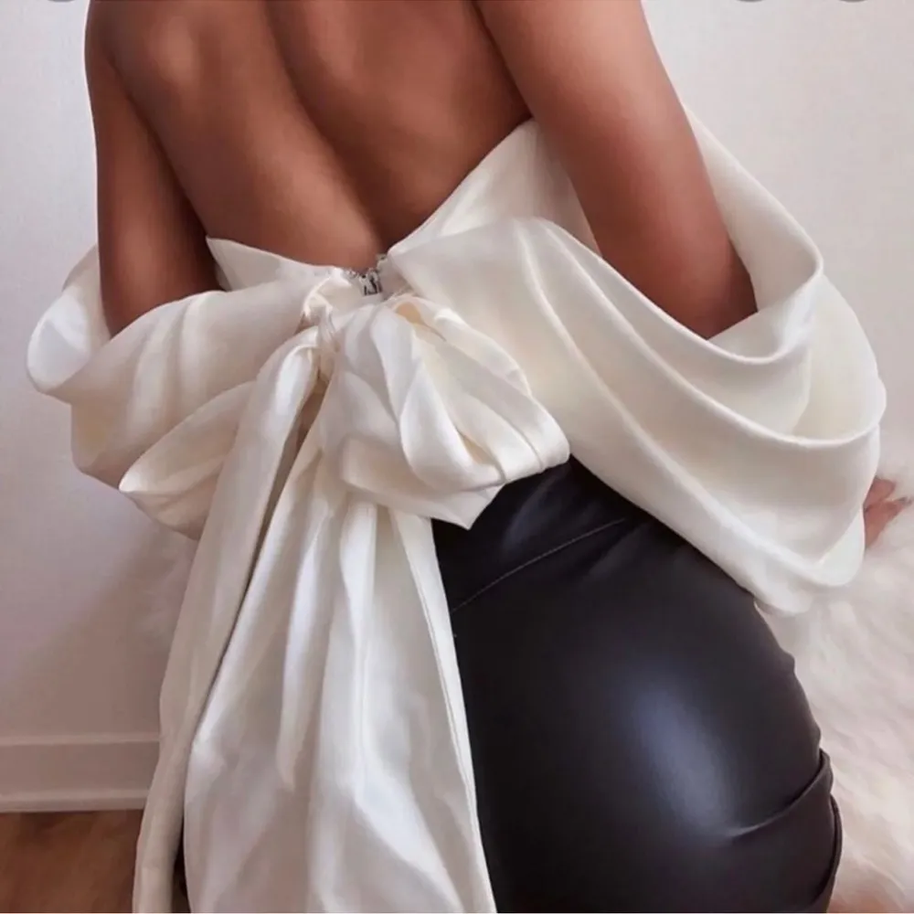 NWOT House of cb elisetta white satin plunge off shoulder bustier top sz S - Image 5